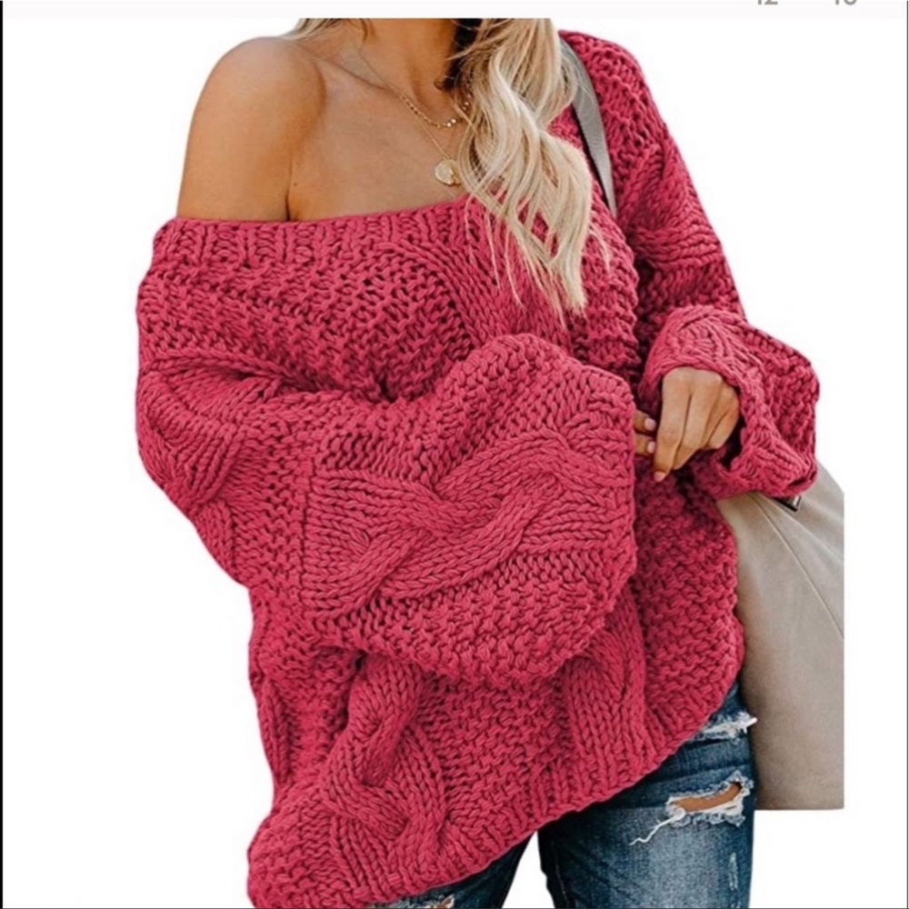 Beautiful woman sexy off shoulder loose sweater - Picture 1 of 5
